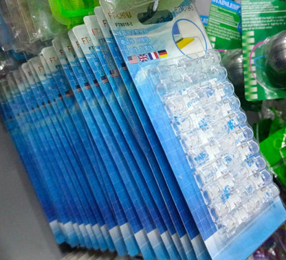 مشابك كابلات ذاتية اللصق مصممة لتنظيم الكابلات في المكتب، السيارة، والمنزل بكفاءة عالية. تأتي المجموعة بـ20 قطعة توفر حلاً عمليًا لإدارة الأسلاك