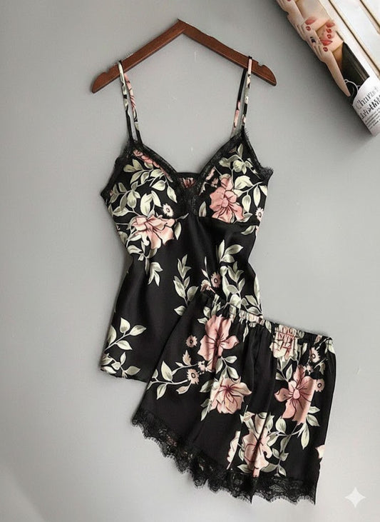 طقم بيجامة ساتان فاخر بتصميم زهري أنيق