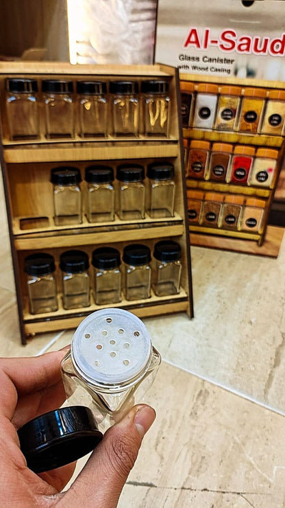 طقم برطمانات التوابل الزجاجية هذا يتضمن 15 برطمانًا مزودًا بأغطية للرش