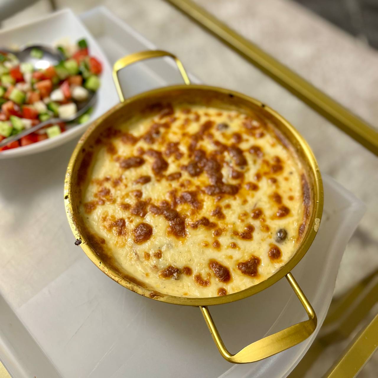 طقم طاسات تقديم استانليس مدهب على مغناطيس مصنوعه من الفولاذ المقاوم للصدأ