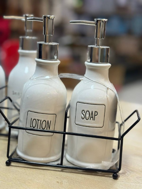 طقم موزع صابون سائل وغسول البورسلين مع حامل معدني، أبيض، تصميم متموج