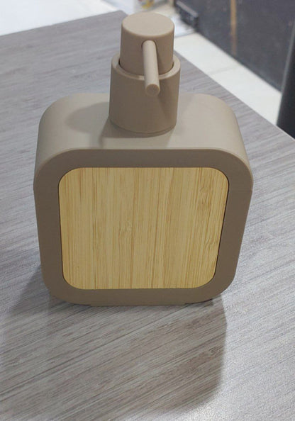 ديسبنسر شاور جيل لتنظيم الحمام بشكل عملي وسهل الاستخدام