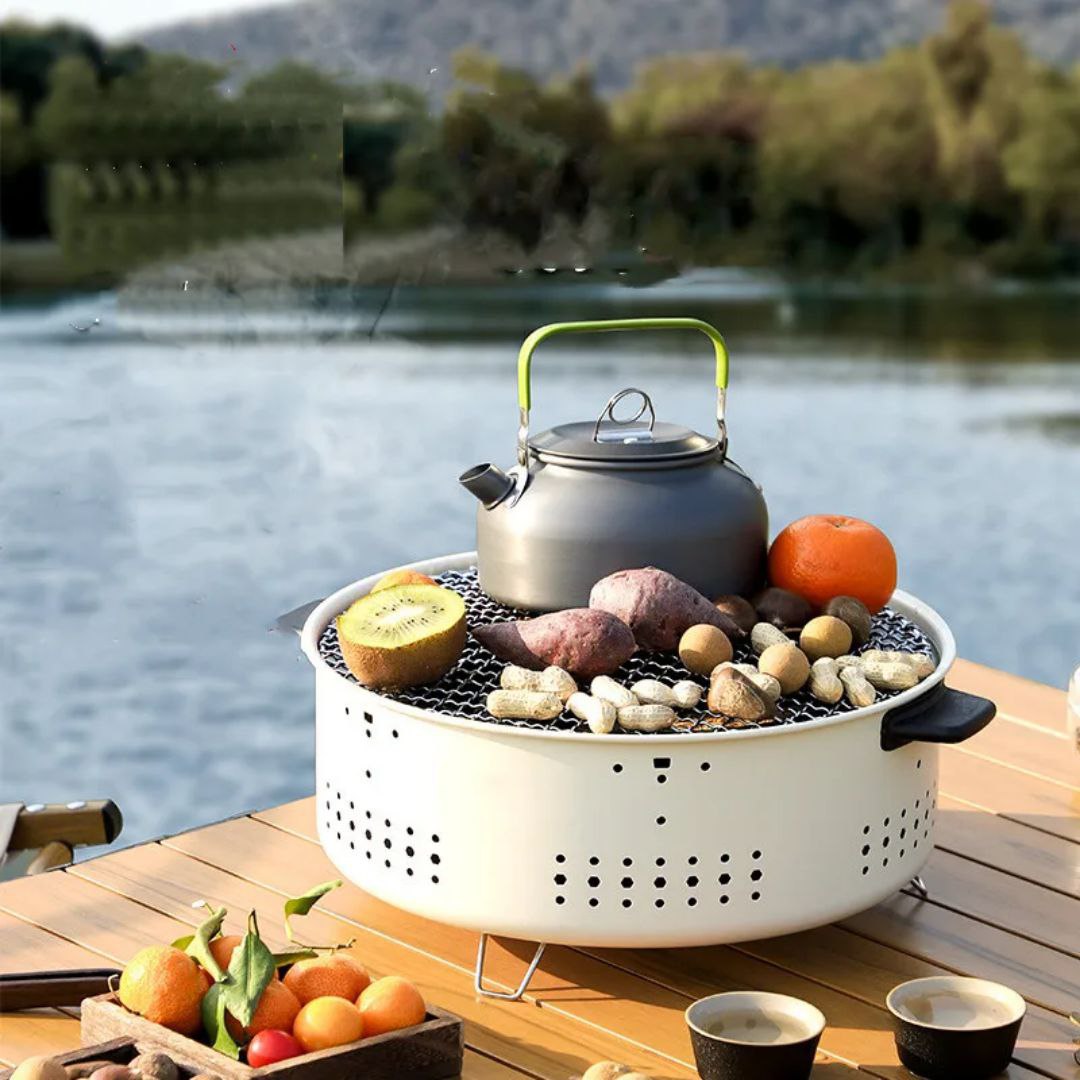 شواية فحم محمولة تجمع بين المتانة والعملية، مثالية للاستخدام المنزلي والتخييم. تصميمها الخفيف الوزن يسهل حملها في الرحلات،